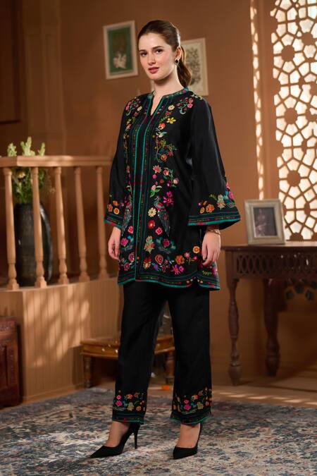 Buy_Taroob_Black Shantoon, Silk Embroidery Split V-neck Dancing Feathers Kurta And Pant Set _Online_at_Aza_Fashions