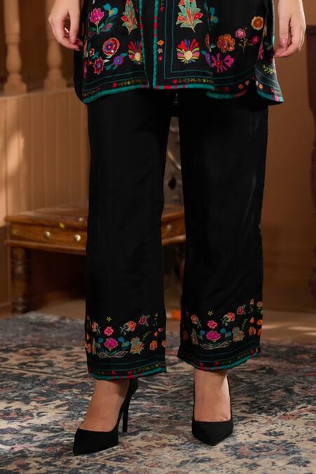 Buy_Taroob_Black Shantoon, Silk Embroidery Split V-neck Dancing Feathers Kurta And Pant Set 