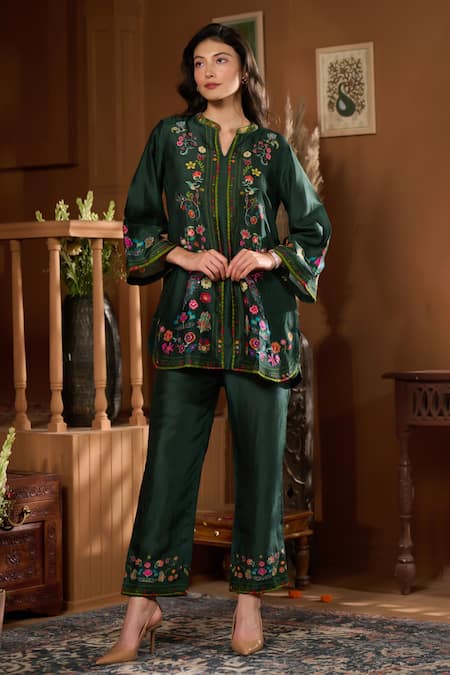 Taroob Dancing Feathers Embroidered Kurta With Pant 