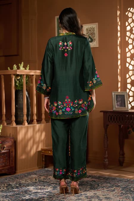 Taroob Dancing Feathers Embroidered Kurta With Pant 