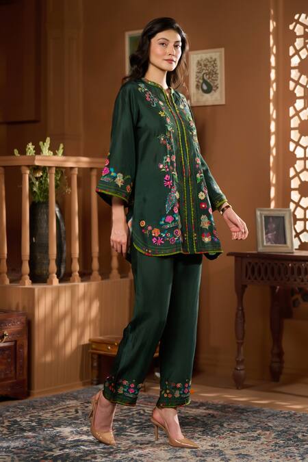 Shop_Taroob_Emerald Green Silk Embroidery Split V-neck Dancing Feathers Kurta With Pant _Online_at_Aza_Fashions