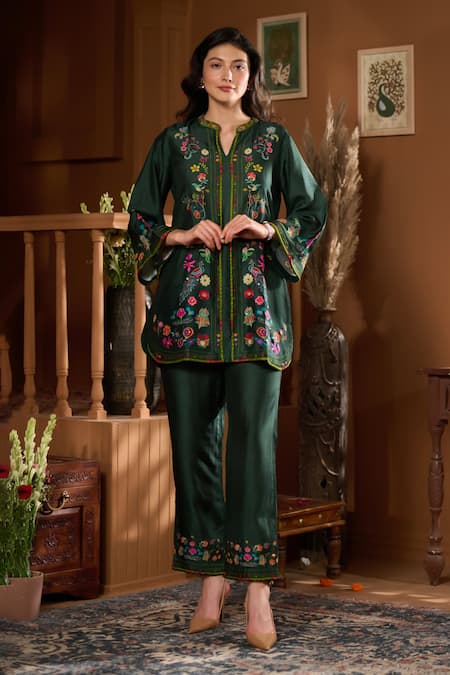 Shop_Taroob_Emerald Green Silk Embroidery Split V-neck Dancing Feathers Kurta With Pant 