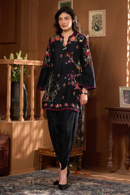 Buy_Taroob_Black Silk Embroidery Split V-neck Mor Mahal Kurta And Pant Set _Online_at_Aza_Fashions