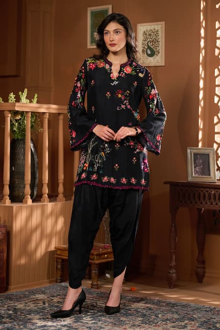 Shop_Taroob_Black Silk Embroidery Split V-neck Mor Mahal Kurta And Pant Set 