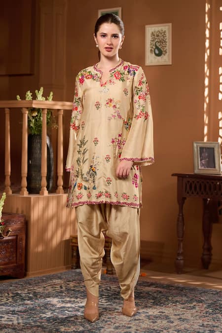 Buy_Taroob_Beige Silk Embroidery Split V-neck Mor Mahal Kurta And Pant Set 