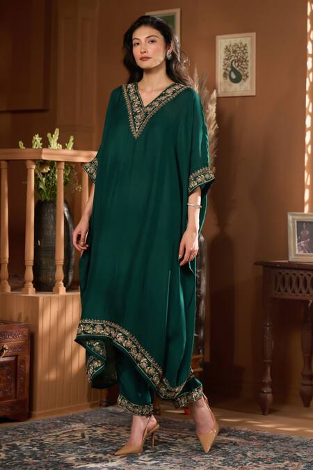 Buy_Taroob_Emerald Green Silk Organza Embroidery V-neck Hand Embellished Kurta And Pant Set _Online_at_Aza_Fashions