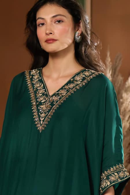 Taroob_Emerald Green Silk Organza Embroidery V-neck Hand Embellished Kurta And Pant Set _at_Aza_Fashions