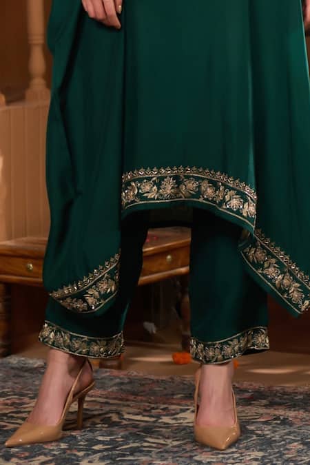 Buy_Taroob_Emerald Green Silk Organza Embroidery V-neck Hand Embellished Kurta And Pant Set 