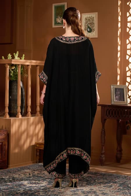 Taroob Hand Embellished Kurta & Pant Set 