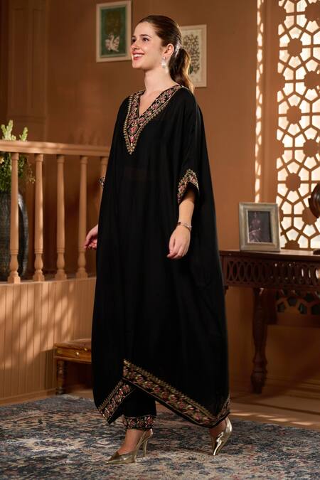Shop_Taroob_Black Silk Organza Embroidery V-neck Hand Embellished Kurta And Pant Set _Online_at_Aza_Fashions