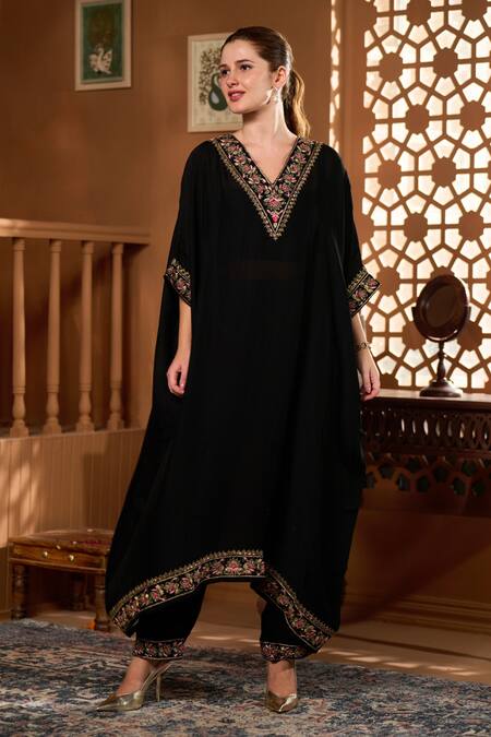 Taroob_Black Silk Organza Embroidery V-neck Hand Embellished Kurta And Pant Set _at_Aza_Fashions