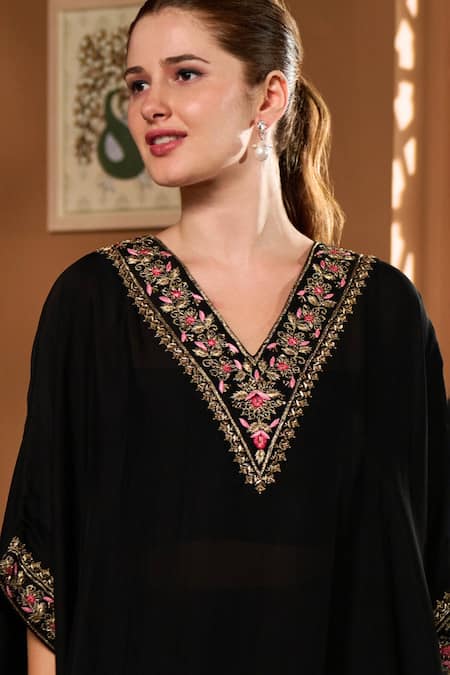 Buy_Taroob_Black Silk Organza Embroidery V-neck Hand Embellished Kurta And Pant Set 