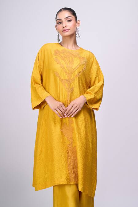 Divyam Mehta_Yellow Embroidery Round Neck Thread Kurta And Pant Set _Online_at_Aza_Fashions