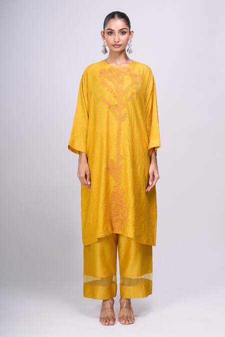 Divyam Mehta_Yellow Embroidery Round Neck Thread Kurta And Pant Set _at_Aza_Fashions