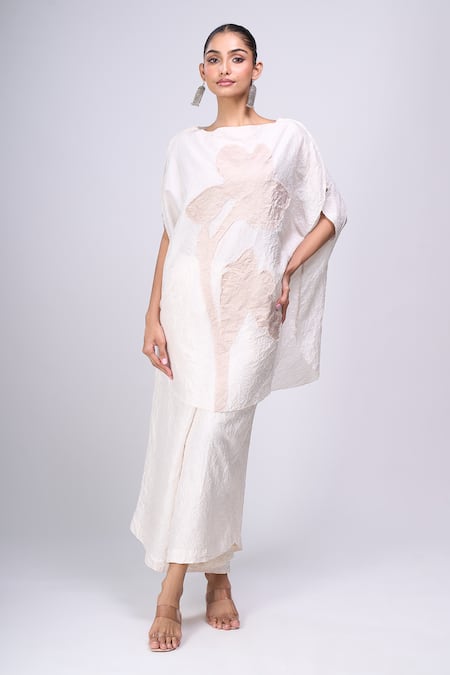 Divyam Mehta Flower Embroidered Kurta & Pant Set 