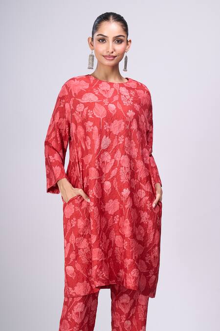 Divyam Mehta_Red Round Neck Floral Print Kurta And Pant Set _at_Aza_Fashions