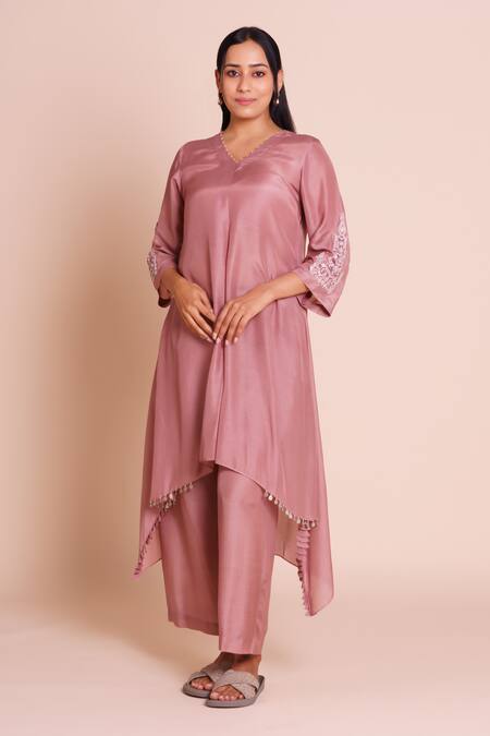 Brij_Lavender Muslin, Silk Embroidery V-neck Amaira Kurta Set _Online_at_Aza_Fashions