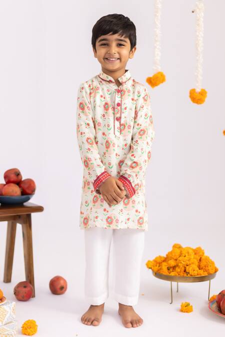 Buy_MR Brat_Off White Muslin, Cotton Anar Jaal Printed Kurta Set _Online_at_Aza_Fashions