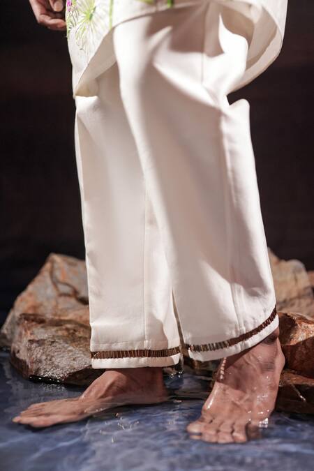 Jubinav Chadha_Ivory Silk, Silk, Storytelling Motif Kurta And Pant Set _Online_at_Aza_Fashions