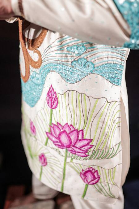 Buy_Jubinav Chadha_Ivory Silk, Silk, Storytelling Motif Kurta And Pant Set _Online_at_Aza_Fashions