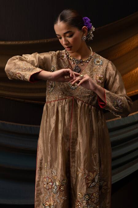 Svastih_Gold Tissue, Chanderi Applique, Zari, Sequins, Sara Kurta And Pant Set _Online_at_Aza_Fashions