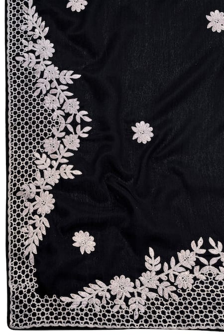 Buy_Samyukta Singhania_Black Chiffon Embroidery Round Neck Flora Ombre Saree With Blouse 