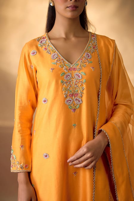 The Aarya Yellow Chanderi, Organza Embroidery, Zari V-neck Zardozi Kurta Set Online at Aza Fashions The Aarya_Yellow Chanderi, Organza Embroidery, Zari V-neck Zardozi Kurta Set _Online_at_Aza_Fashions