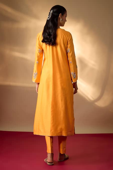 The Aarya Chanderi Zardozi Floral Motif Kurta Set