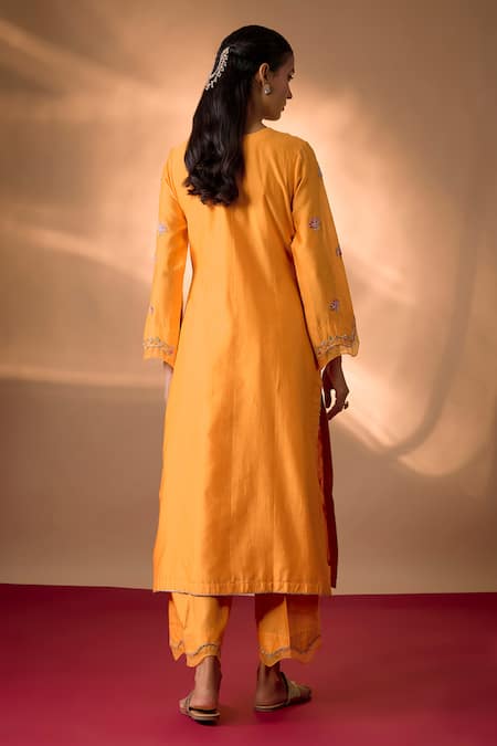 The Aarya Chanderi Zardozi & Floral Embroidered Kurta Set 
