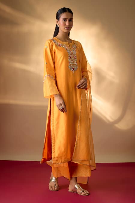 The Aarya Chanderi Zardozi Embroidered Kurta Pant Set 