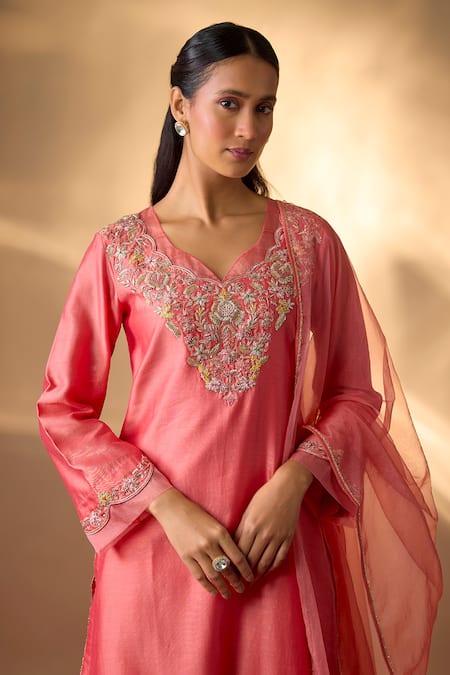 Buy_The Aarya_Peach Chanderi, Organza Embroidery, Zari V-neck Zardozi Kurta Set _Online_at_Aza_Fashions