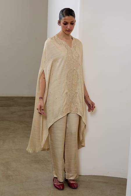 Buy_Sheela Suthar_Ivory Silk V-neck Ek Taar And Badla Embroidered Cape & Pant Set _Online_at_Aza_Fashions