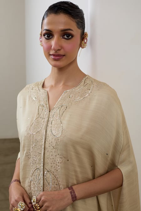 Buy_Sheela Suthar_Ivory Silk V-neck Ek Taar And Badla Embroidered Cape & Pant Set 