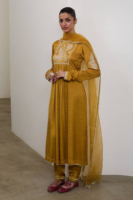 Buy_Sheela Suthar_Mustard Silk, Organza Embroidery, Sequins, Ek Taar Resham And Badla Kurta Set _Online_at_Aza_Fashions