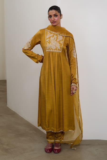 Sheela Suthar Ek Taar Resham & Badla Embroidered Kurta Set 