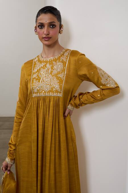 Buy_Sheela Suthar_Mustard Silk, Organza Embroidery, Sequins, Ek Taar Resham And Badla Kurta Set 