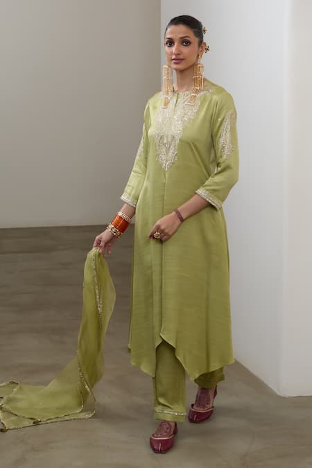 Sheela Suthar Embroidered Asymmetric Kurta Set 