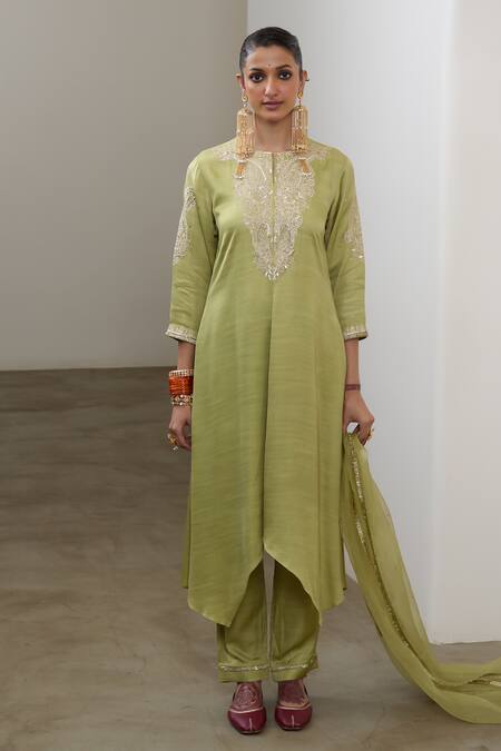 Buy_Sheela Suthar_Green Silk, Organza Embroidery, Sequins, Zari Round Neck Asymmetric Kurta Set _Online_at_Aza_Fashions
