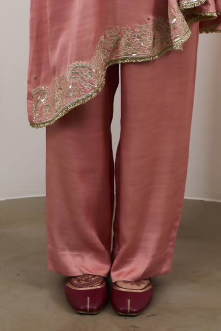 Sheela Suthar_Peach Silk Embroidery, Sequins Round Neck One Sleeve Asymmetric Cape And Pant Set _Online_at_Aza_Fashions