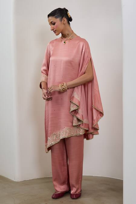 Sheela Suthar_Peach Silk Embroidery, Sequins Round Neck One Sleeve Asymmetric Cape And Pant Set _at_Aza_Fashions