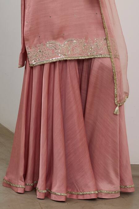 Sheela Suthar_Peach Silk, Organza Embroidery, Ek Taar Resham And Badla Kurta & Gharara Set _Online_at_Aza_Fashions