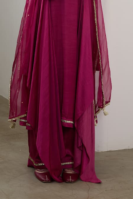Sheela Suthar_Magenta Silk, Organza Embroidery, Sequins, Zari V-neck Bolero And Kurta Set _Online_at_Aza_Fashions