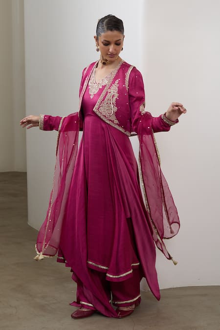Sheela Suthar_Magenta Silk, Organza Embroidery, Sequins, Zari V-neck Bolero And Kurta Set _at_Aza_Fashions