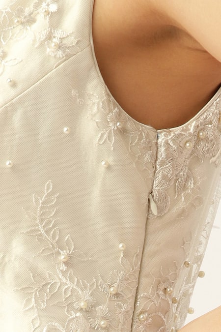 Buy_Sayisha_White Net Pearls, Sequins, Embroidery V-neck Floral Gown 