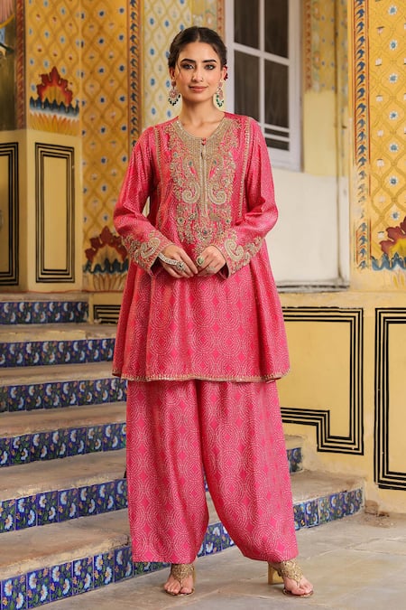 Buy_Label Niti Bothra_Pink Embroidery, Zari, Stones Mandarin Collar, Printed Pheran Short Kurta Set _Online_at_Aza_Fashions