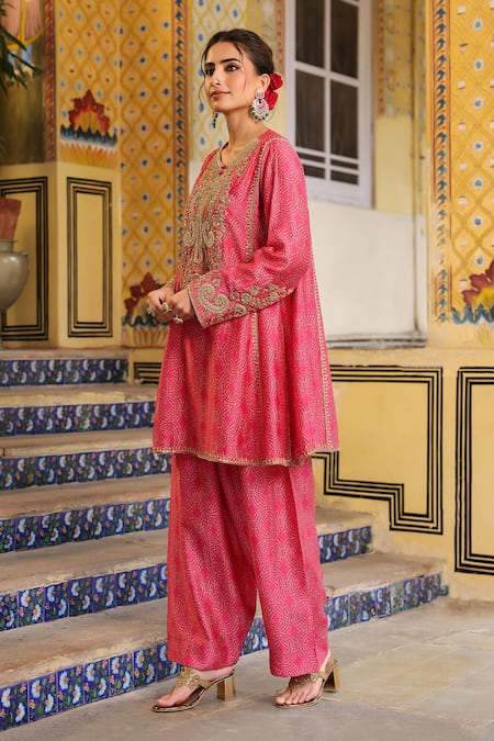 Buy_Label Niti Bothra_Pink Embroidery, Zari, Stones Mandarin Collar, Printed Pheran Short Kurta Set 