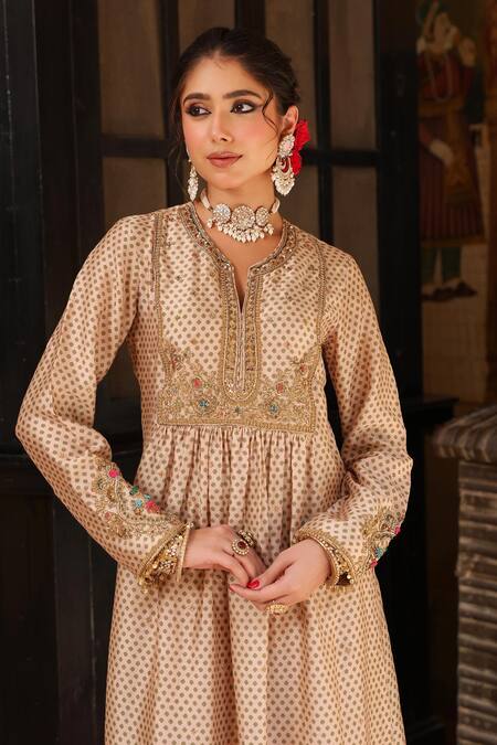 Buy_Label Niti Bothra_Ivory Tencel, Silk Embroidery, Metallic Thread, Stones Printed Kurta And Pant Set 