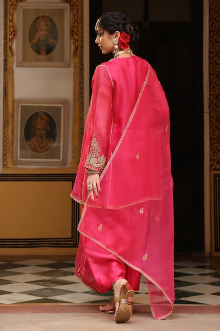 Shop_Label Niti Bothra_Pink Organza Embroidery Split V-neck Pheran Short Kurta Set _at_Aza_Fashions