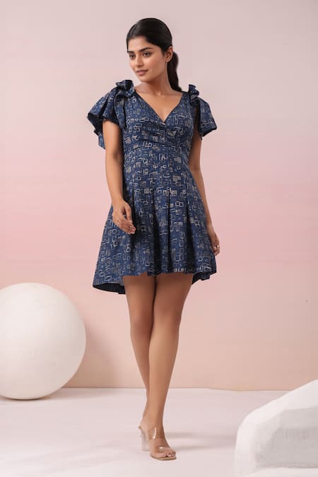 Buy_Naintara Bajaj_Blue Crepe V-neck Abstract Printed Dress _Online_at_Aza_Fashions