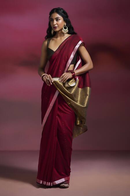 Buy_Dressfolk_Maroon Handloom Cotton Sequins, Zari Heer Border Saree With Running Blouse _Online_at_Aza_Fashions